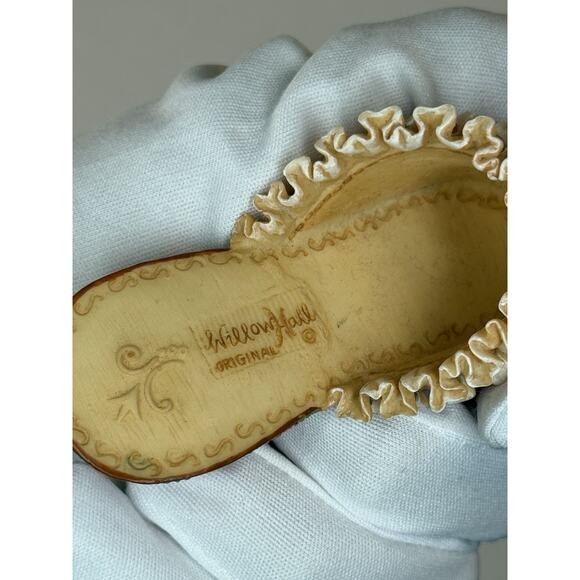 Willow Hall Miniature Vintage Mule Figurine Pretty Maiden Circa 1810, 85-06 - Picture 11 of 16